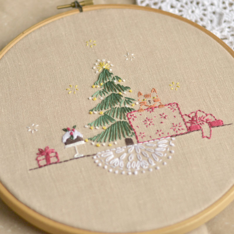 Cat under the Christmas tree hand embroidery hoop